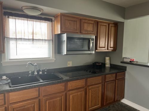 3420 Kiehnau Ave, Milwaukee, WI 53209-3111