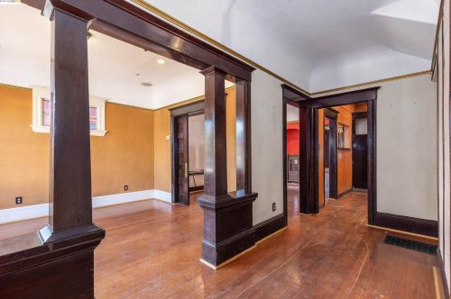 1115 Chestnut St, Oakland CA 94607-2874 exterior