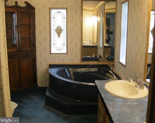 1 Chris Amber Dr, Molino PA  17961-9089 exterior