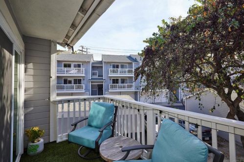 132 Mangano Cir, Encinitas CA  92024-2737 exterior