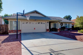 4153 Park View Ln, Glendale, AZ 85310-3220