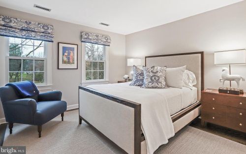 810 Hickory Vale Ln, Great Falls VA  22066-2810 exterior