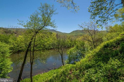 160 Manor Dr, Edinburg VA  22824-3579 exterior