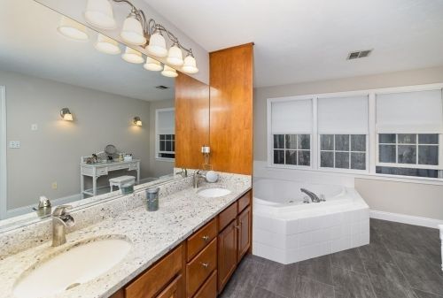 27 Stop Riv Rd, Norfolk MA  02056-1171 exterior