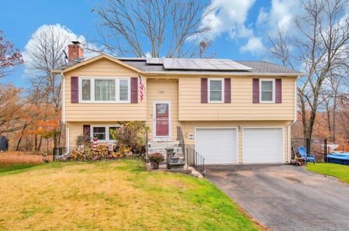 142 Old Stagecoach Rd, Meriden, CT 06450-6630