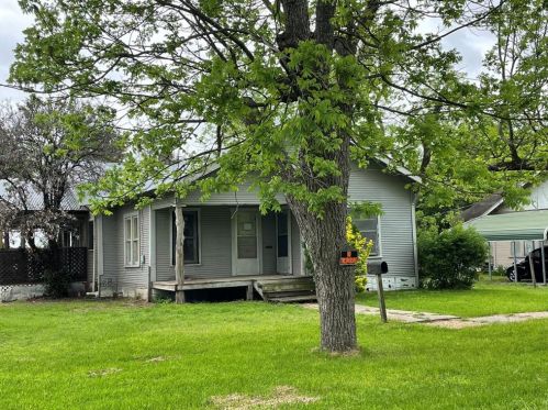 410 3rd St, Kerens, TX 75144-3122