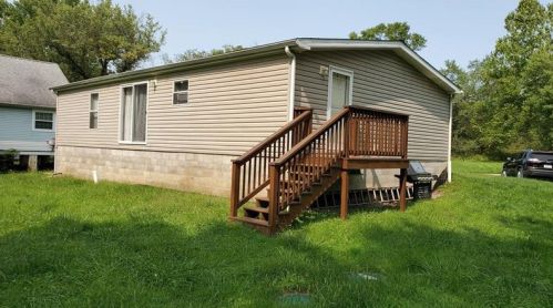 200 Cottage Ln, Evans City, PA 16033-7612