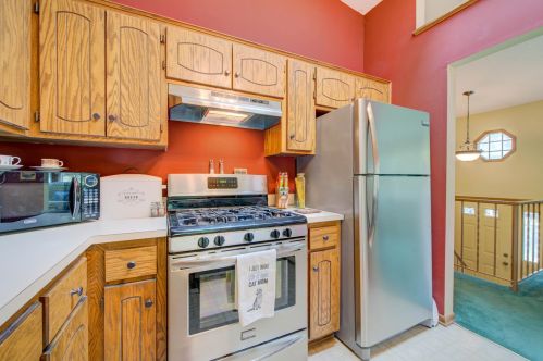 4453 Clover Ln, Saint Paul, MN 55122-2437