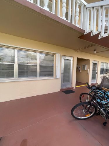 55 Coventry C, West Palm Beach, FL 33417-1617