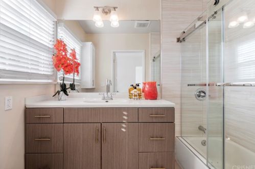 819 Glendale Ave, Glendale CA 91205-3316 exterior