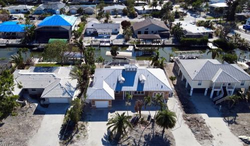 330 Madison Ct, Fort Myers Beach FL  33931-3642 exterior