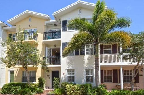 1055 Heritage Club Cir, Delray Beach, FL 33483-3483
