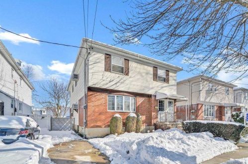 149-47 259th St, Jamaica, NY 11422-2917