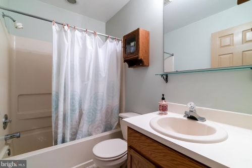 1144 Oxford Cir, Lansdale PA 19446-6652 exterior