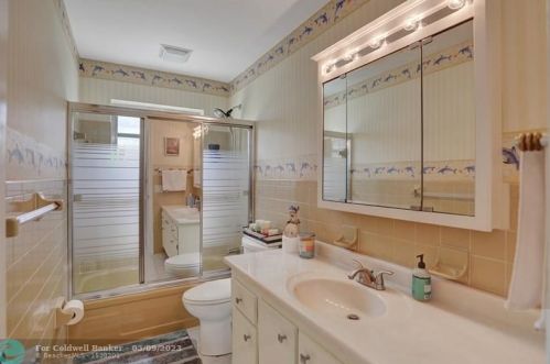 305 4th Ter, Dania Beach FL  33004-4714 exterior