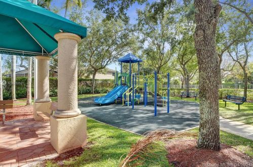 1885 139 Ter, Hollywood FL  33028-2837 exterior