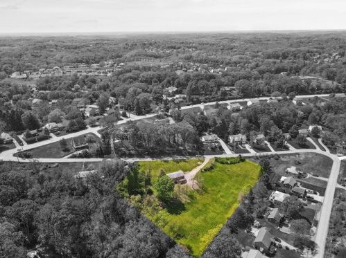 2263 Montgomery Rd, Sewickley, PA 15143-9517