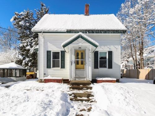 25 St, Easton MA 02375-1329 exterior