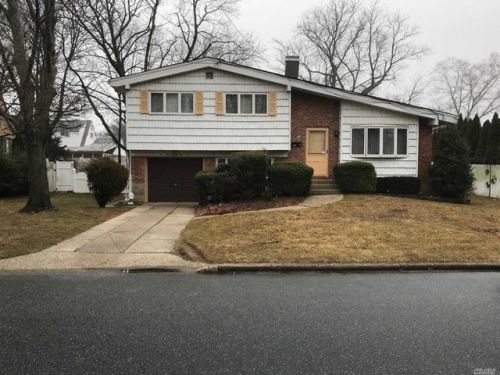 185 20th St, Deer Park, NY 11729-4803