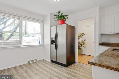 123 Davis Ave, Leesburg VA 20175-3405 exterior