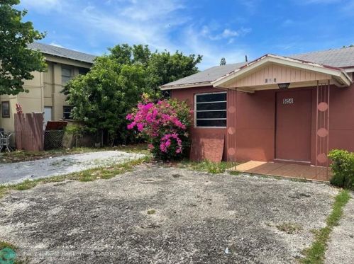 656 9th St, West Palm Beach, FL 33401-3661
