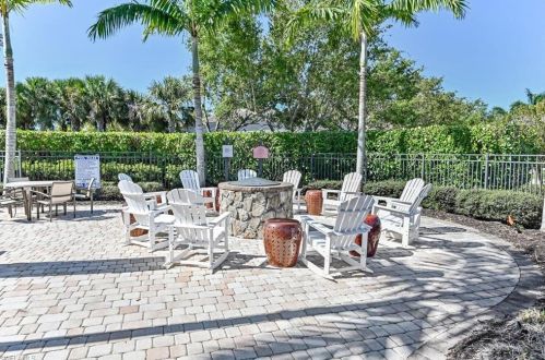 16157 Camden Lakes Cir, Naples FL  34110-2880 exterior