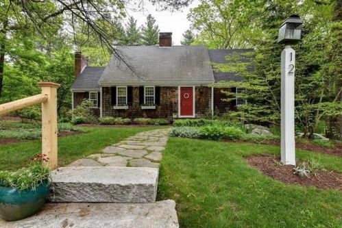 12 Woodridge Rd, Dover, MA 02030-2558