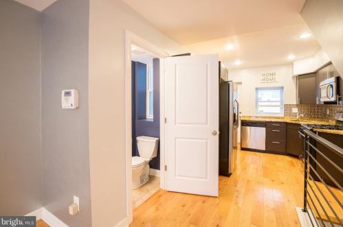 2033 Manton St, Philadelphia PA  19146-4327 exterior