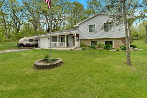 30540 Mountain Ln, Waterford, WI 53185-3452