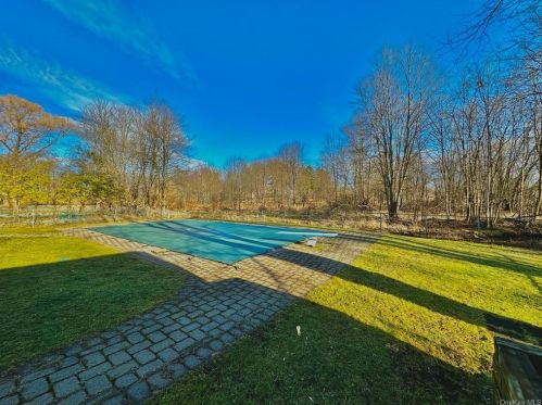 45 Eisenhower Dr, Middletown NY  10940-4543 exterior