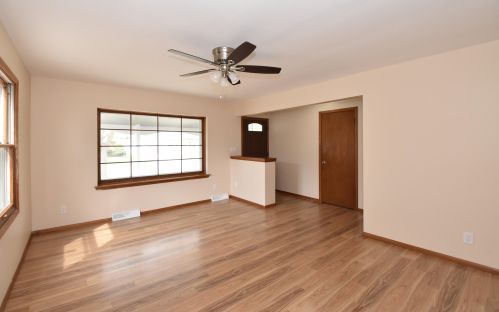 3233 Kennedy Dr, Sturtevant, WI 53177-2812