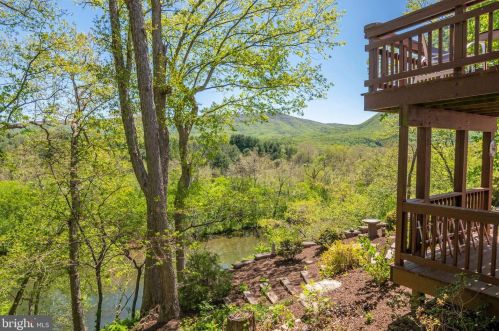 160 Manor Dr, Edinburg VA  22824-3579 exterior