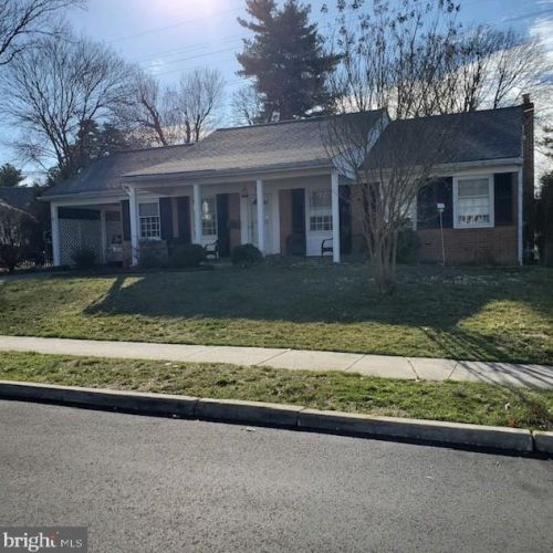 270 Boxwood Ln, Riverton, NJ 08077-3300