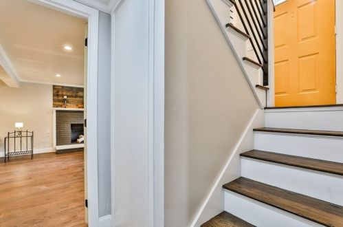 8 Justin Ave, Salem NH  03079-2319 exterior