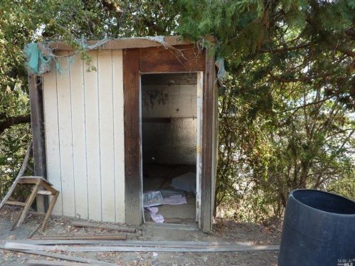 285 Sherwood Rd, Willits CA  95490-9501 exterior