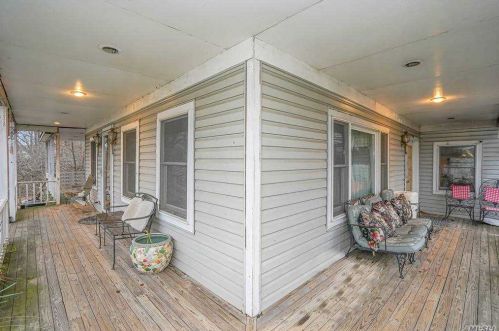 47 Levant Ave, Babylon, NY 11702-2012