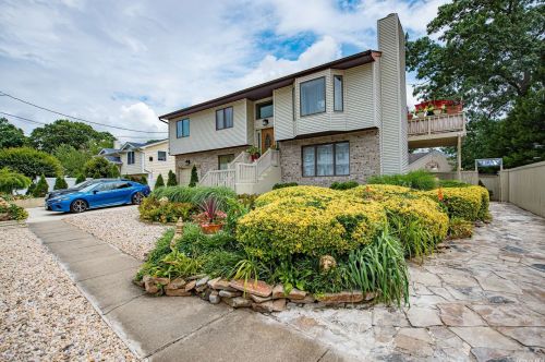 120 9th St, Huntington Station, NY 11746-1844
