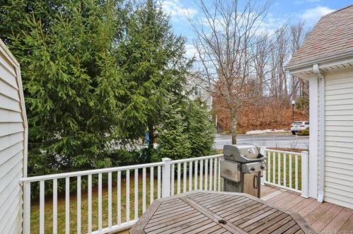 1 Ashwood Cir, Huntington CT  06484-6601 exterior