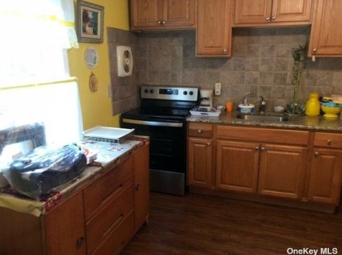 271 Broadway, Huntington Station, NY 11746-1572