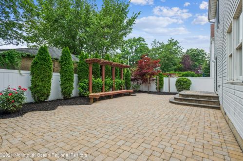 317 Pine St, Middletown NJ  07748-5545 exterior