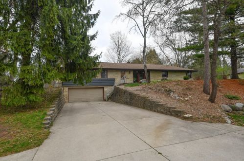 1730 Lilly Ln, Waukesha, WI 53146-1249