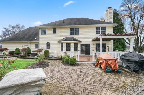 4 Fountayne Ct, Washingtonville NY  10992-1001 exterior