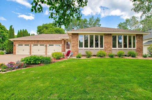 5824 Churchill St, Saint Paul, MN 55126-8402