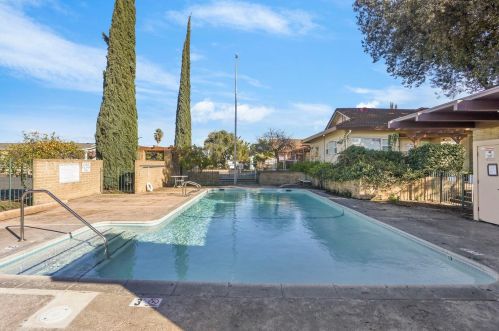 1830 Yosemite Ave, Manteca CA  95336-5009 exterior