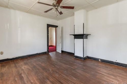 15 Wall St, Middletown CT 06457-4705 exterior