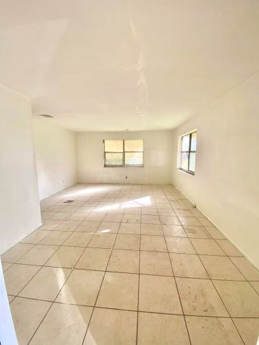 135 8th Ave, Delray Beach, FL 33444-2664