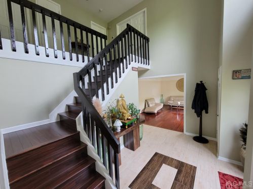 15 Vanderwater Ct, East Brunswick, NJ 08816-2662