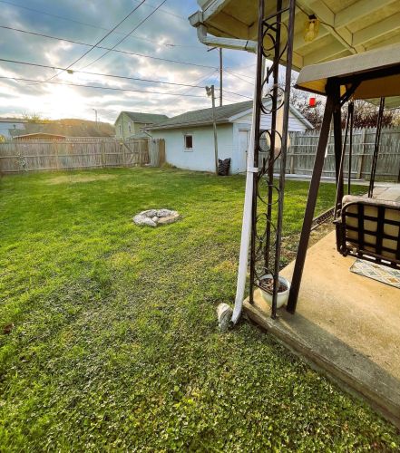903 Walnut St, Nelsonville, OH 45764-1562
