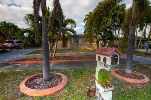 6265 111th Ter, Hialeah FL  33012-2354 exterior