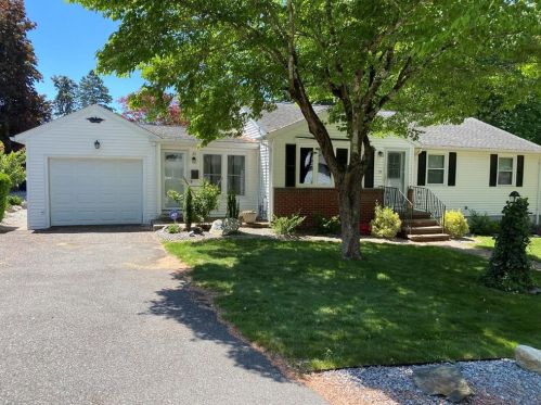 33 Benjamin Dr, Providence, RI 02904-3121